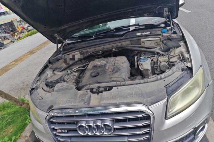 Used Audi Q5 2011 2.0TFSI Technology Model Engine Bay