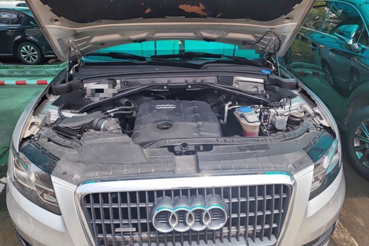 Used Audi Q5 2011 2.0TFSI Comfort Version Engine Bay