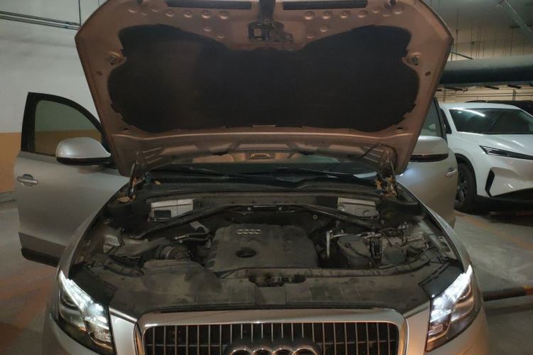 Used Audi Q5 2011 2.0TFSI Technology Model Engine Bay