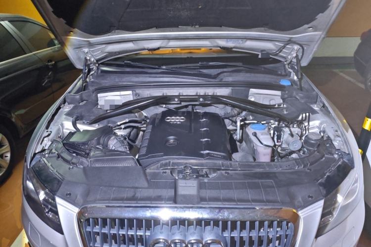 Used Audi Q5 2011 2.0TFSI Comfort Version Engine Bay