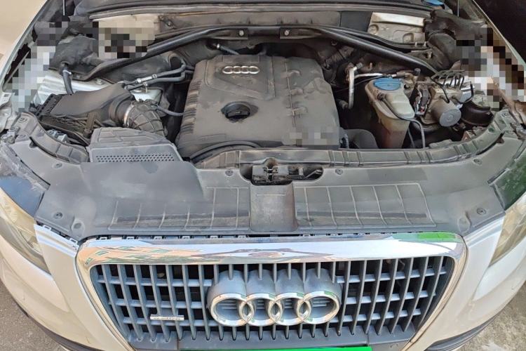Used Audi Q5 2011 2.0TFSI Dynamic Edition Engine Bay