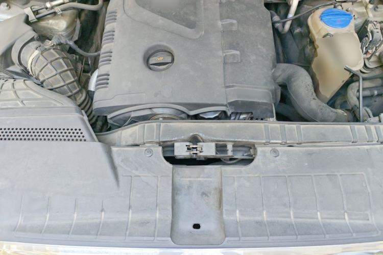 Used Audi Q5 2011 2.0TFSI Comfort Version Engine Bay