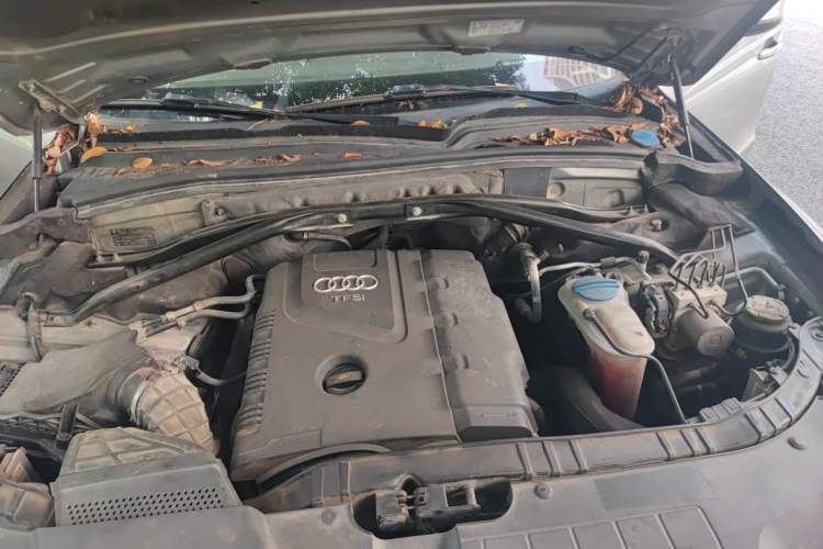 Used Audi Q5 2011 2.0TFSI Luxury Edition Engine Bay