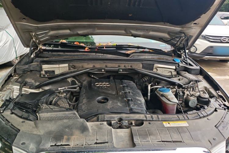 Used Audi Q5 2011 2.0TFSI Comfort Version Engine Bay