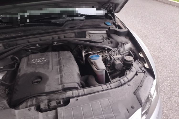 Used Audi Q5 2011 2.0TFSI Comfort Version Engine Bay Left