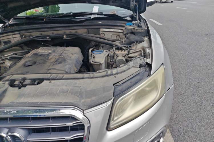 Used Audi Q5 2011 2.0TFSI Technology Model Engine Bay Left