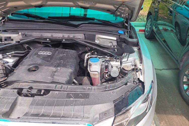 Used Audi Q5 2011 2.0TFSI Comfort Version Engine Bay Left