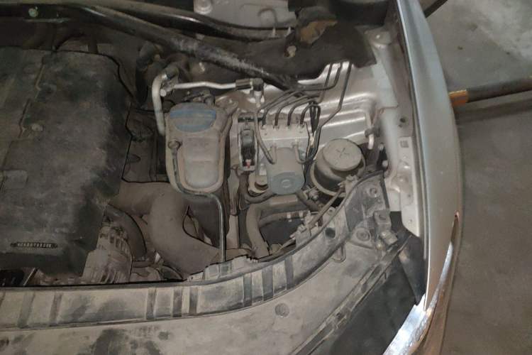 Used Audi Q5 2011 2.0TFSI Technology Model Engine Bay Left