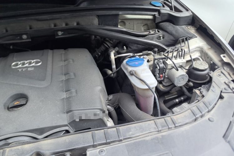 Used Audi Q5 2011 2.0TFSI Technology Model Engine Bay Left