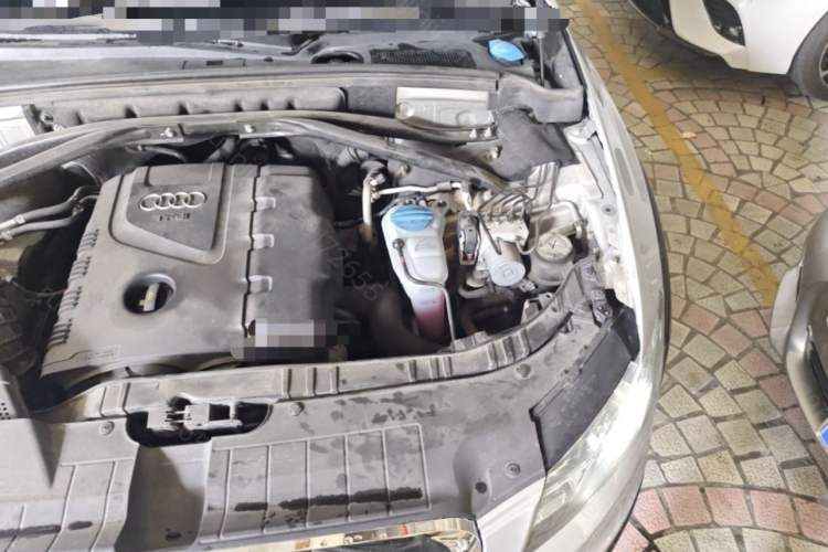 Used Audi Q5 2011 2.0TFSI Luxury Edition Engine Bay Left