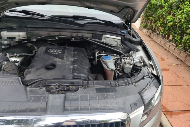 Used Audi Q5 2011 2.0TFSI Technology Model Engine Bay Left