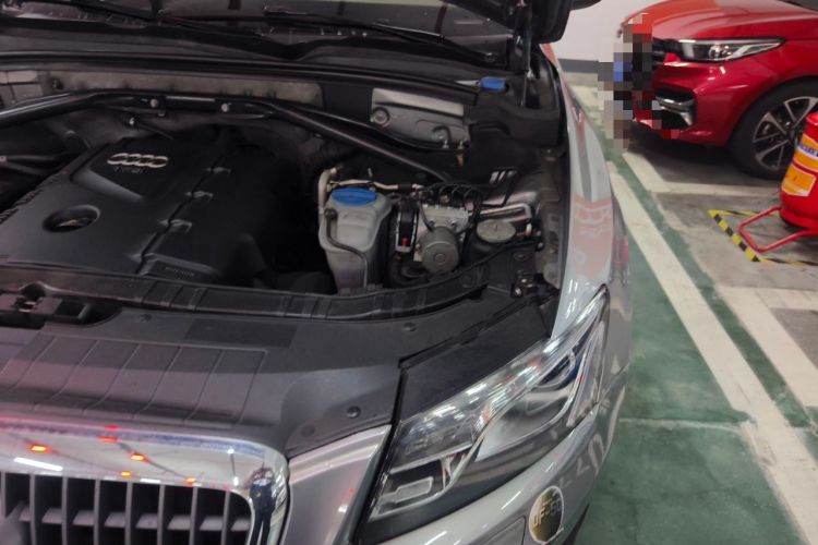 Used Audi Q5 2011 2.0TFSI Technology Model Engine Bay Left