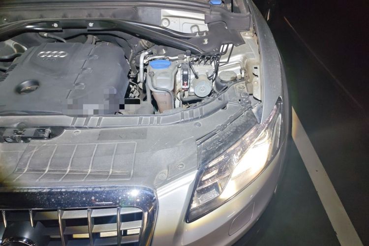 Used Audi Q5 2011 2.0TFSI Luxury Edition Engine Bay Left