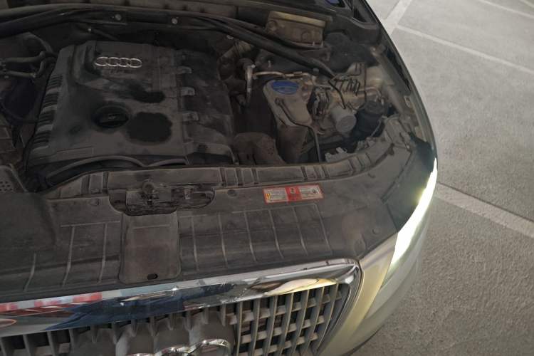 Used Audi Q5 2011 2.0TFSI Technology Model Engine Bay Left