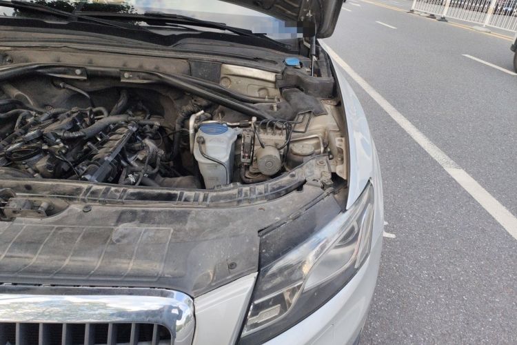 Used Audi Q5 2011 2.0TFSI Technology Model Engine Bay Left