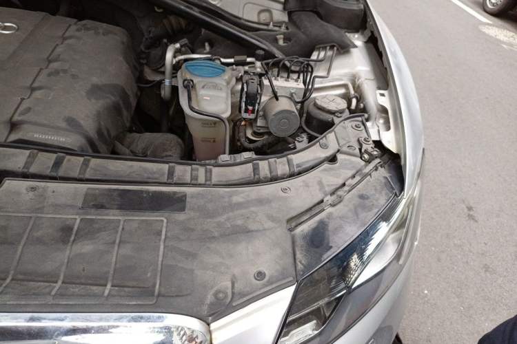Used Audi Q5 2011 2.0TFSI Technology Model Engine Bay Left