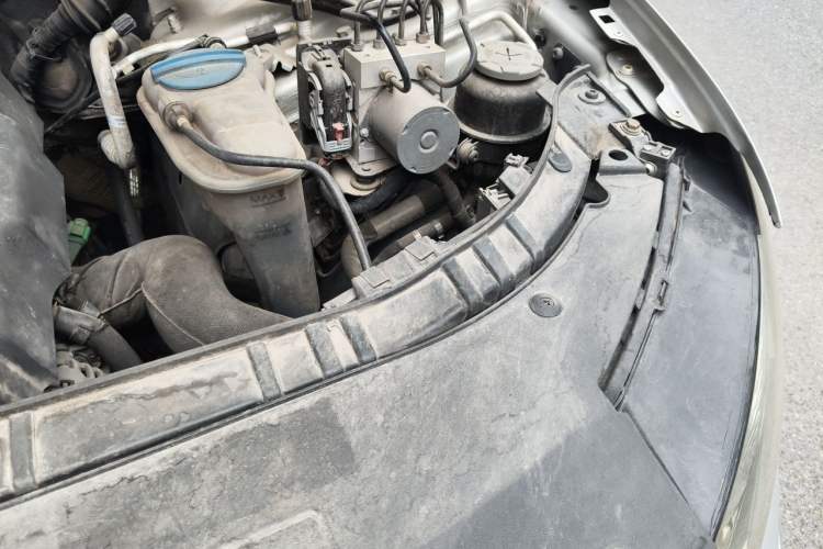 Used Audi Q5 2011 2.0TFSI Technology Model Engine Bay Left
