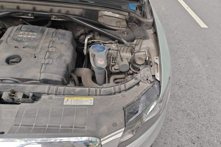 Used Audi Q5 2011 2.0TFSI Technology Model Engine Bay Left