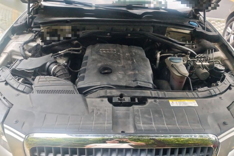 Used Audi Q5 2011 2.0TFSI Ambition Edition Engine Bay
