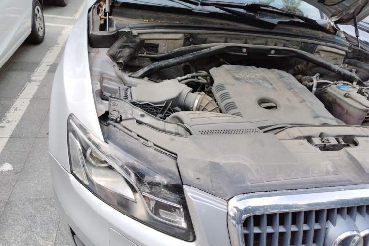 Used Audi Q5 2011 2.0TFSI Technology Model Engine Bay Right
