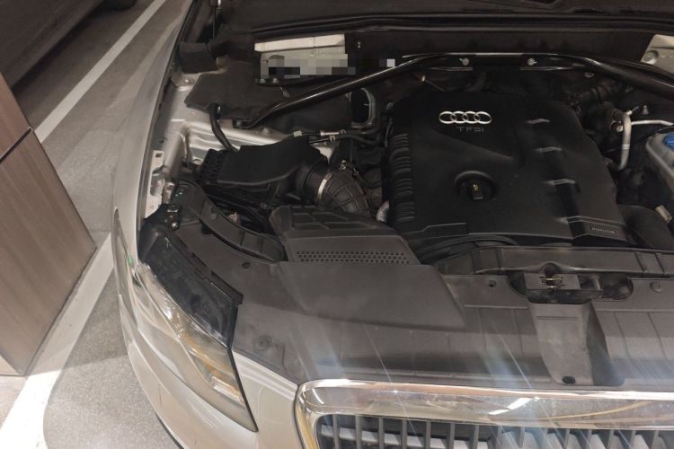 Used Audi Q5 2011 2.0TFSI Technology Model Engine Bay Right