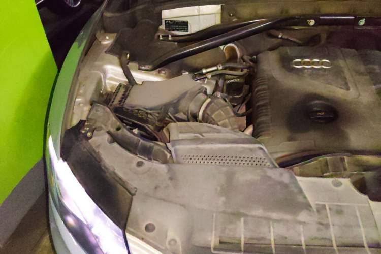 Used Audi Q5 2011 2.0TFSI Technology Model Engine Bay Right