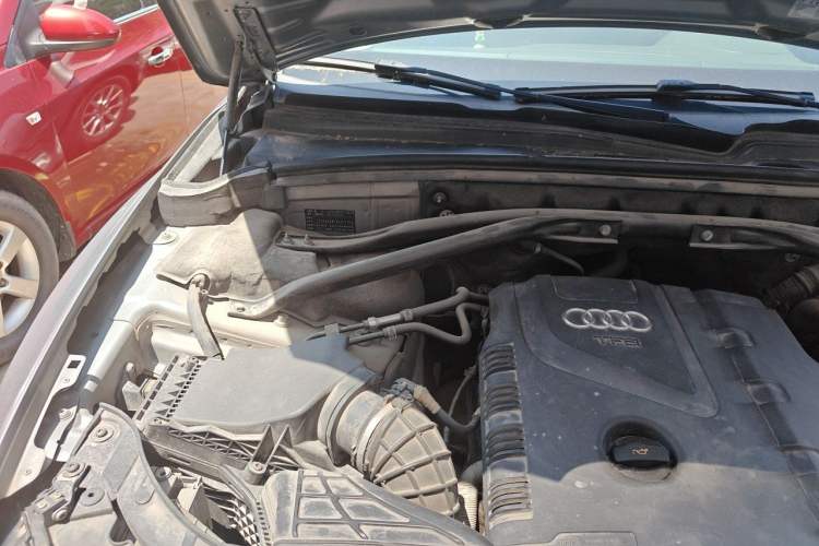 Used Audi Q5 2011 2.0TFSI Technology Model Engine Bay Right