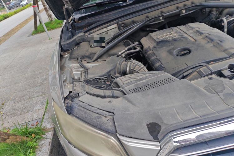 Used Audi Q5 2011 2.0TFSI Technology Model Engine Bay Right