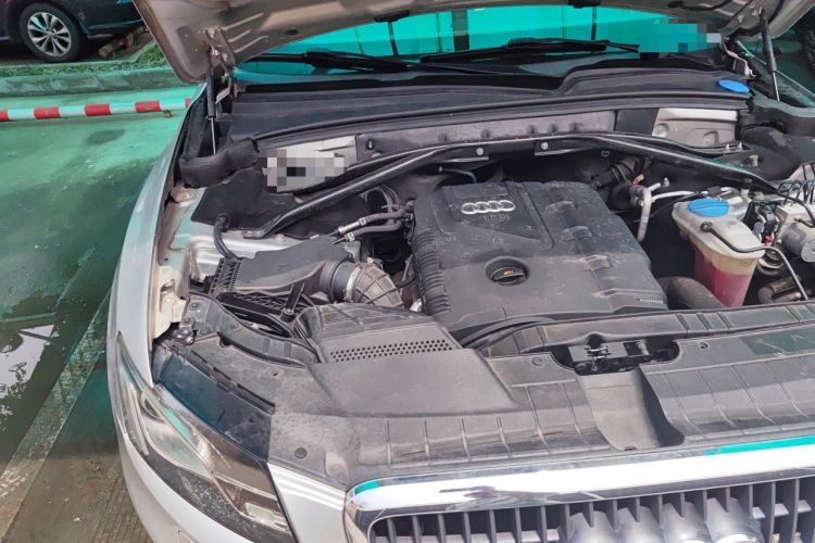 Used Audi Q5 2011 2.0TFSI Comfort Version Engine Bay Right