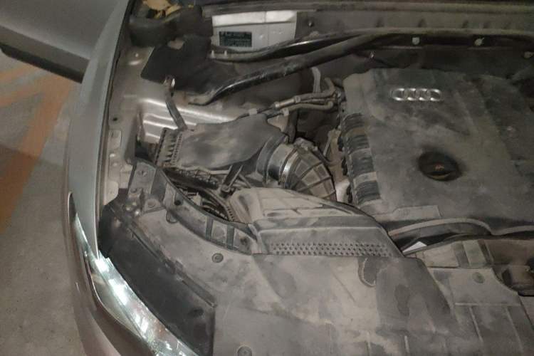 Used Audi Q5 2011 2.0TFSI Technology Model Engine Bay Right
