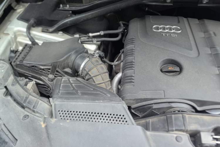 Used Audi Q5 2011 2.0TFSI Technology Model Engine Bay Right