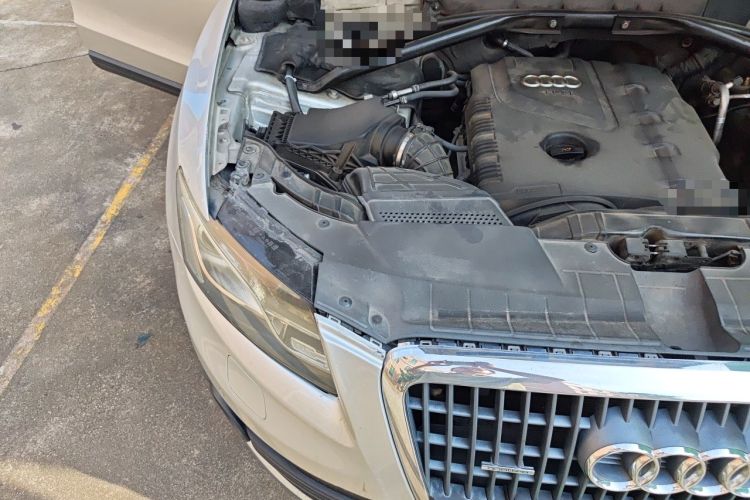 Used Audi Q5 2011 2.0TFSI Dynamic Edition Engine Bay Right