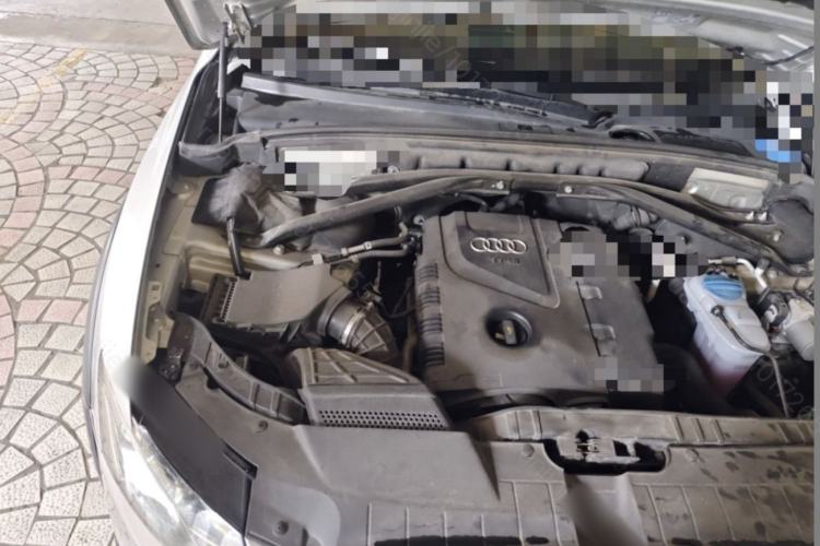 Used Audi Q5 2011 2.0TFSI Luxury Edition Engine Bay Right