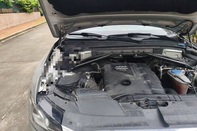 Used Audi Q5 2011 2.0TFSI Technology Model Engine Bay Right