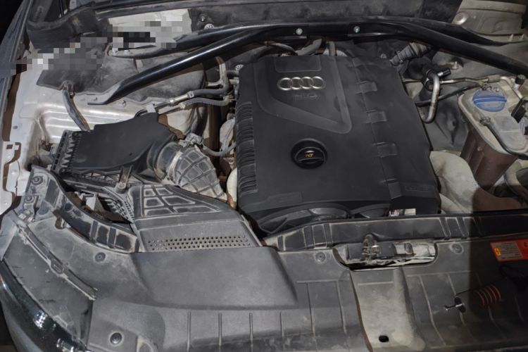 Used Audi Q5 2011 2.0TFSI Technology Model Engine Bay Right