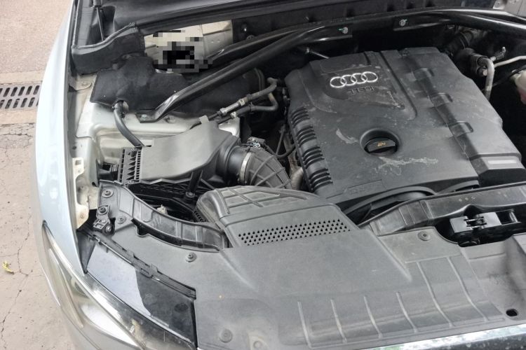 Used Audi Q5 2011 2.0TFSI Comfort Version Engine Bay Right