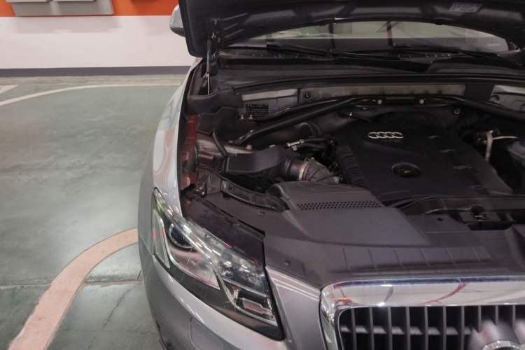 Used Audi Q5 2011 2.0TFSI Technology Model Engine Bay Right