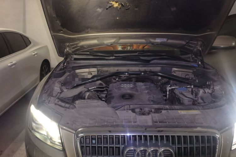 Used Audi Q5 2011 2.0TFSI Ambition Edition Engine Bay Right
