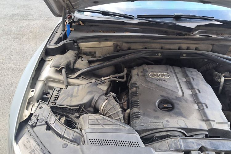 Used Audi Q5 2011 2.0TFSI Comfort Version Engine Bay Right