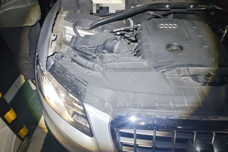 Used Audi Q5 2011 2.0TFSI Luxury Edition Engine Bay Right