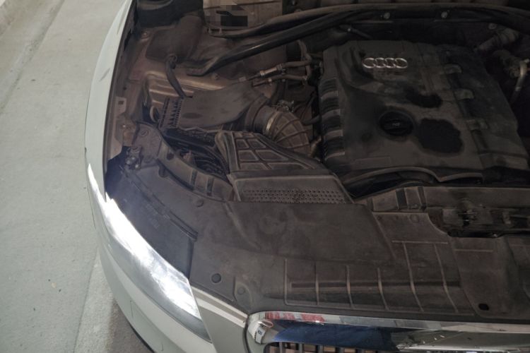 Used Audi Q5 2011 2.0TFSI Technology Model Engine Bay Right