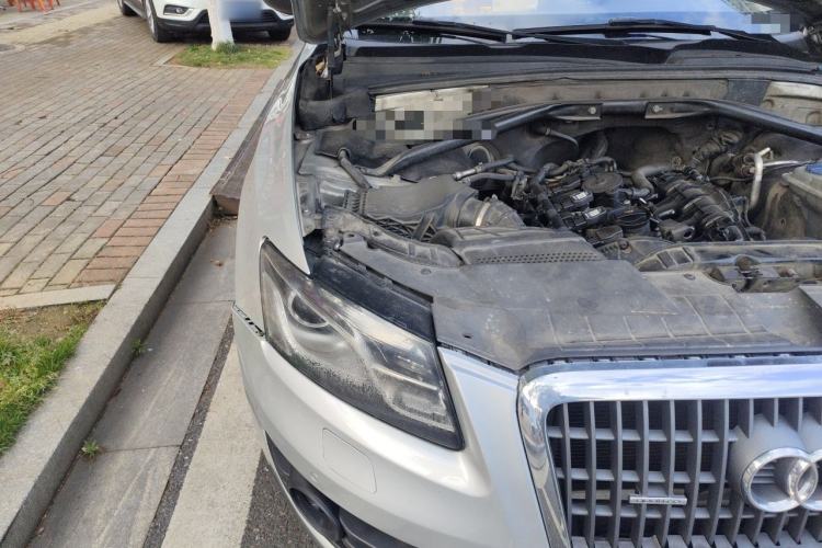 Used Audi Q5 2011 2.0TFSI Technology Model Engine Bay Right