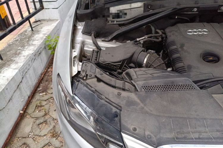 Used Audi Q5 2011 2.0TFSI Technology Model Engine Bay Right