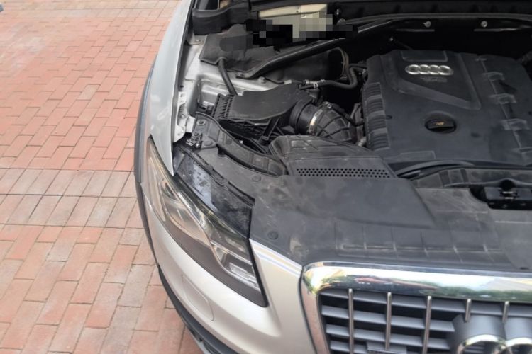 Used Audi Q5 2011 2.0TFSI Luxury Edition Engine Bay Right