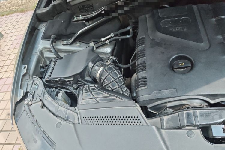 Used Audi Q5 2011 2.0TFSI Technology Model Engine Bay Right