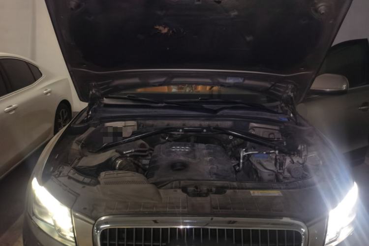 Used Audi Q5 2011 2.0TFSI Ambition Edition Engine Bay
