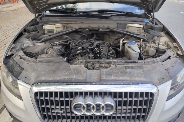Used Audi Q5 2011 2.0TFSI Technology Model Engine Bay