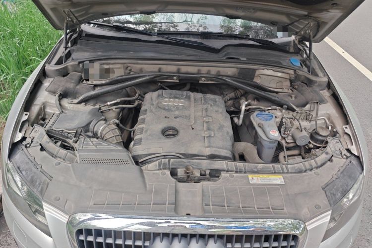 Used Audi Q5 2011 2.0TFSI Technology Model Engine Bay