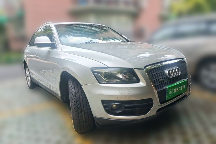 Used Audi Q5 2011 2.0TFSI Ambition Edition Front Right 45 Deg
