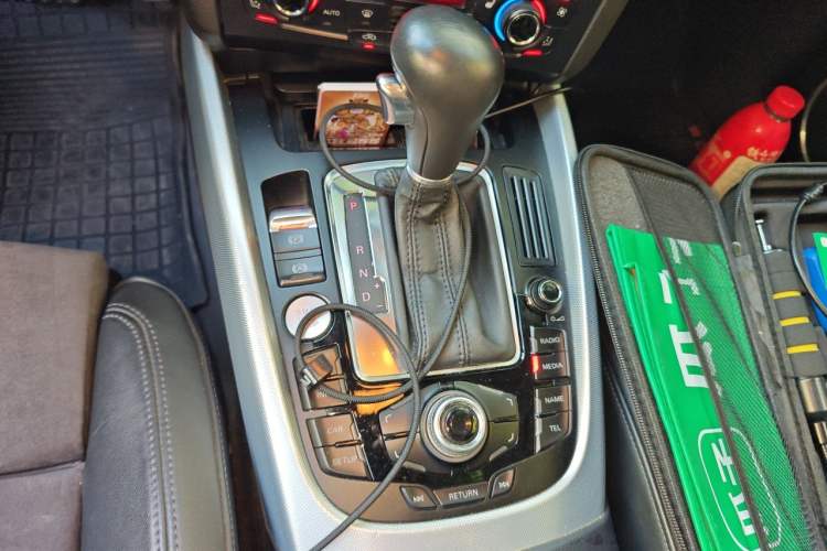 Used Audi Q5 2011 2.0TFSI Dynamic Edition Gear Lever